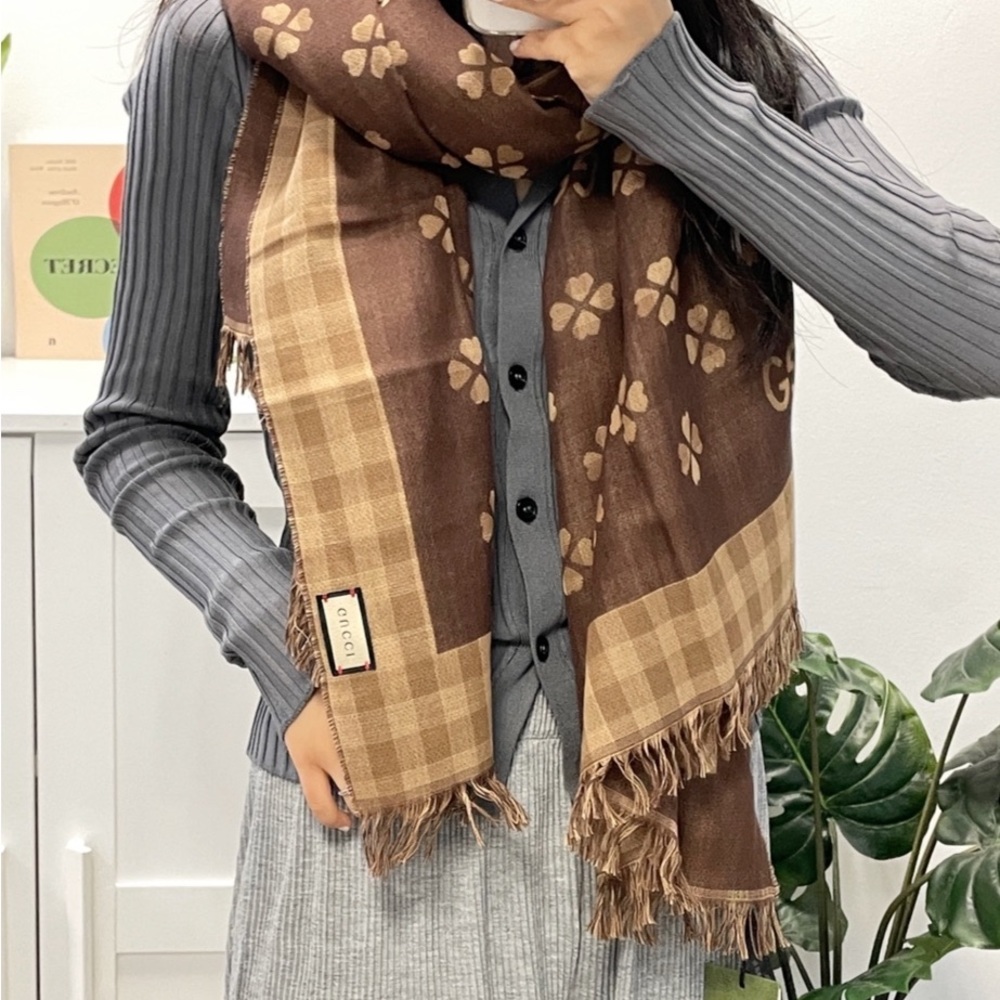 Gucci gg logo scarf - Picture 7 of 7